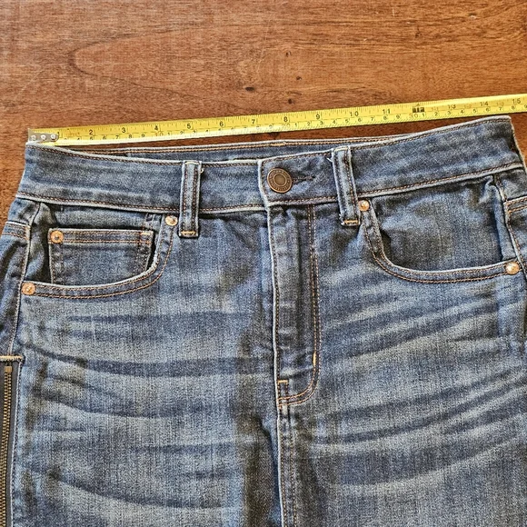 American Eagle Denim Skirt with Side Zippers Frayed Hem Size 6 - Picture 3 of 10